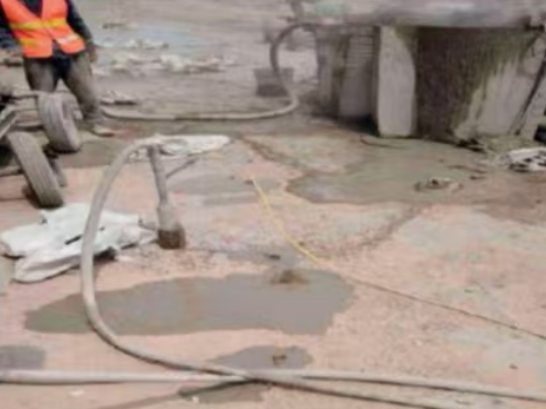 万秀水泥混凝土路面板底注浆技术 路面脱空注浆整治方案