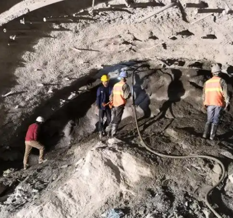 万秀拱顶带模注浆料的施工流程及注意事项